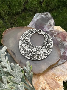 Pewter Eye Flower Wreath Ring Pendant